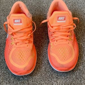 Nike Flex Run tennis shoes